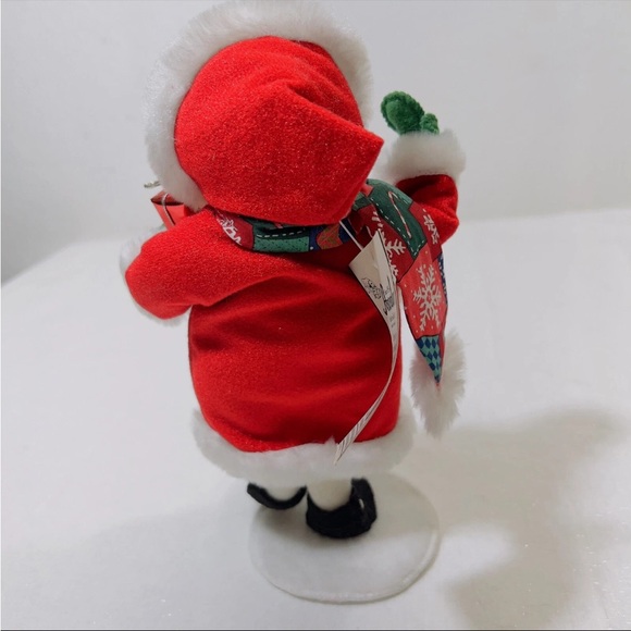 ANNALEE NWT "To the SNOWBALL" WOMAN W GIFTS COLLECTIBLE HOLIDAY MOBILITEE DOLLS - Picture 3 of 12